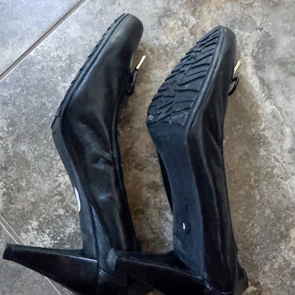 Stuart Weitzman EUC Black Soft Leather Heels with Bow Detail, Size 10.5 - Picture 6 of 8